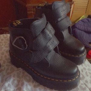 Doc Marten heart boots 😍